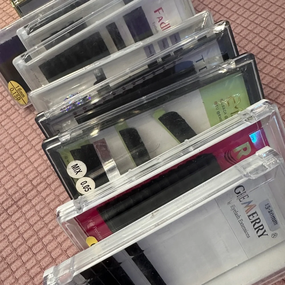 Long Eyelash Extension bundle - Picture 4 of 13